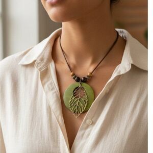 NWT Boho Vintage Wooden Hollow Leaf Pendant Cord Necklace Olive Green Brown